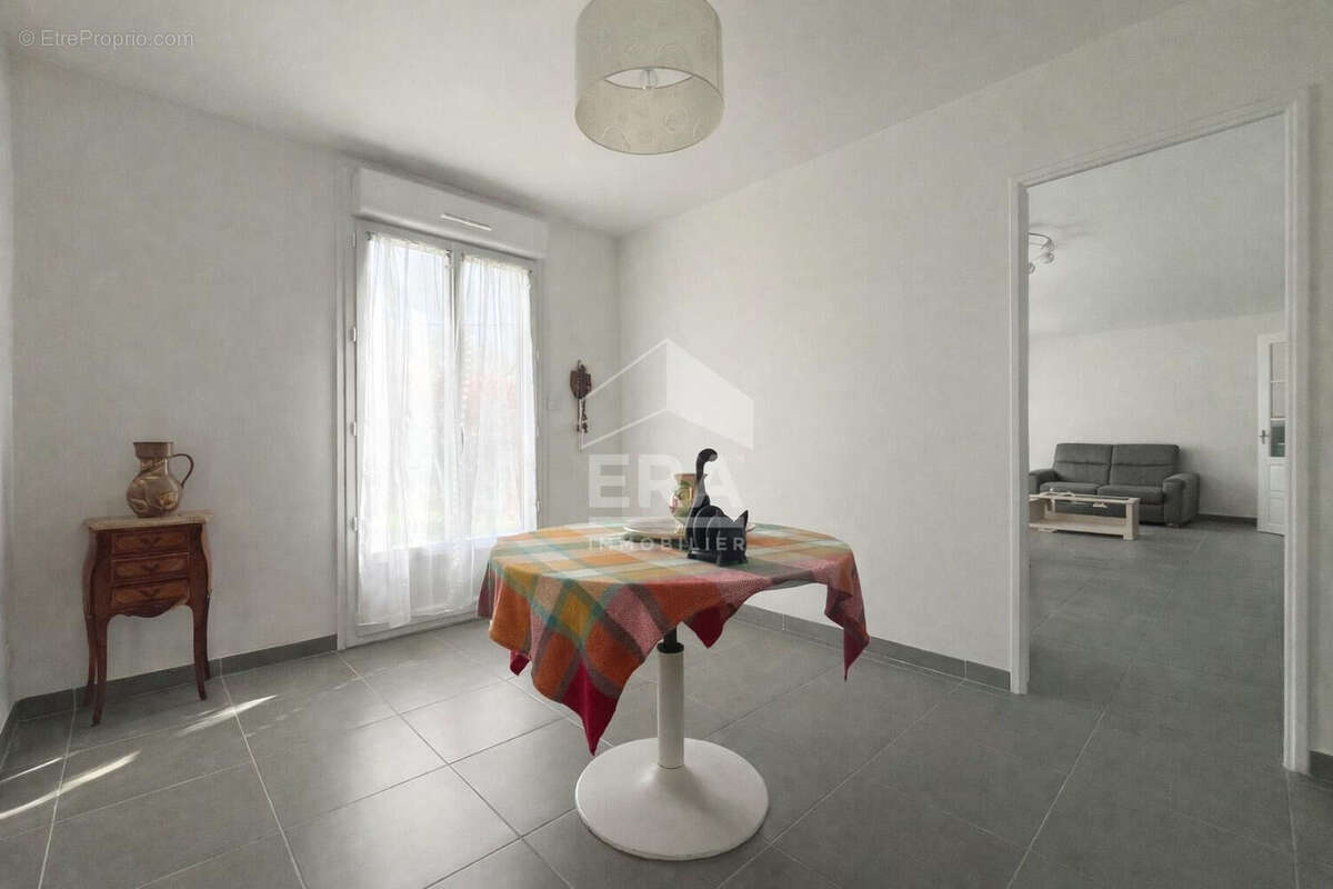 Maison à SAINT-PIERRE-LES-NEMOURS