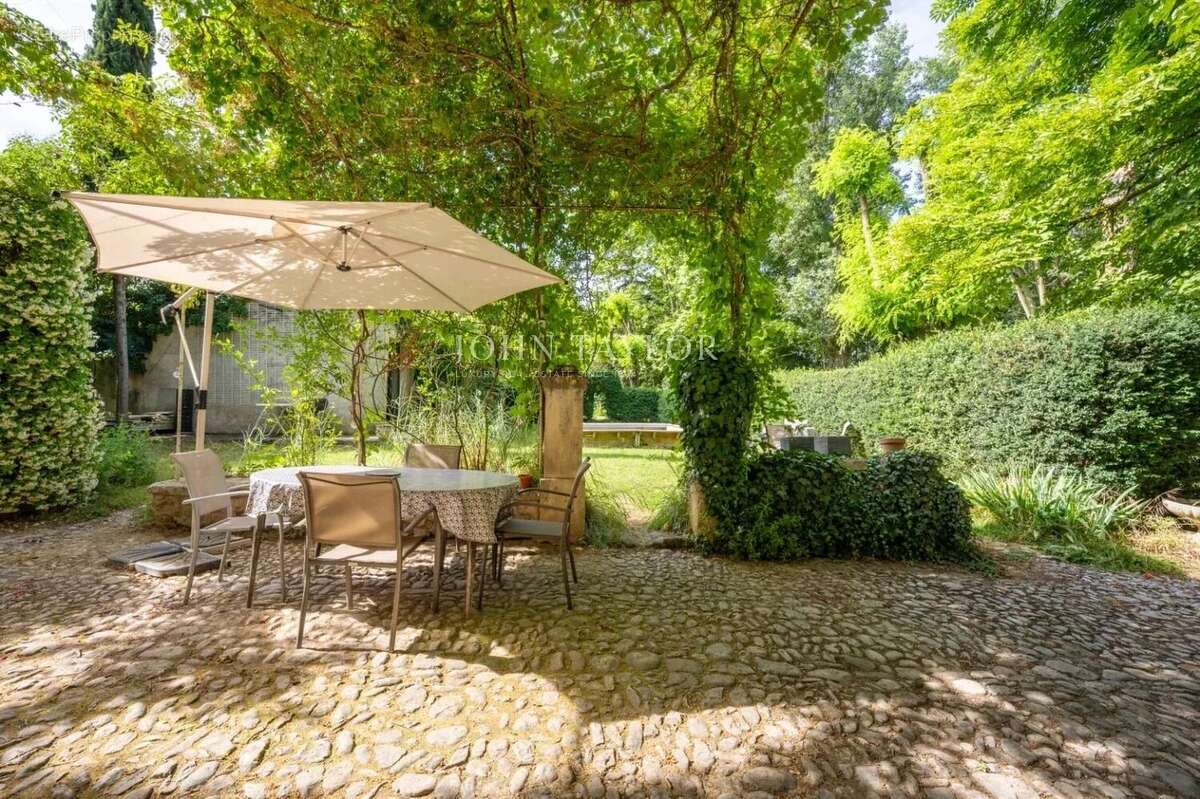 Appartement à LA TOUR-D'AIGUES