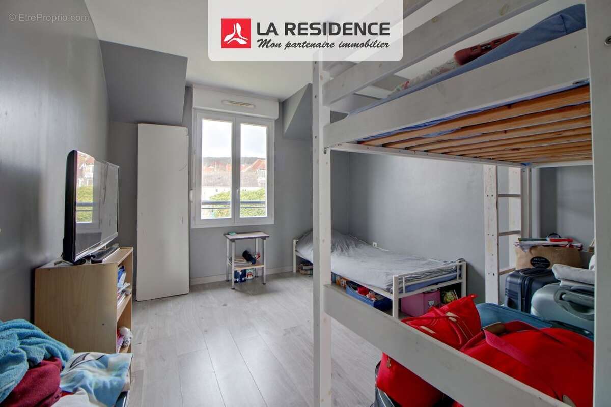 Appartement à CHANTELOUP-LES-VIGNES