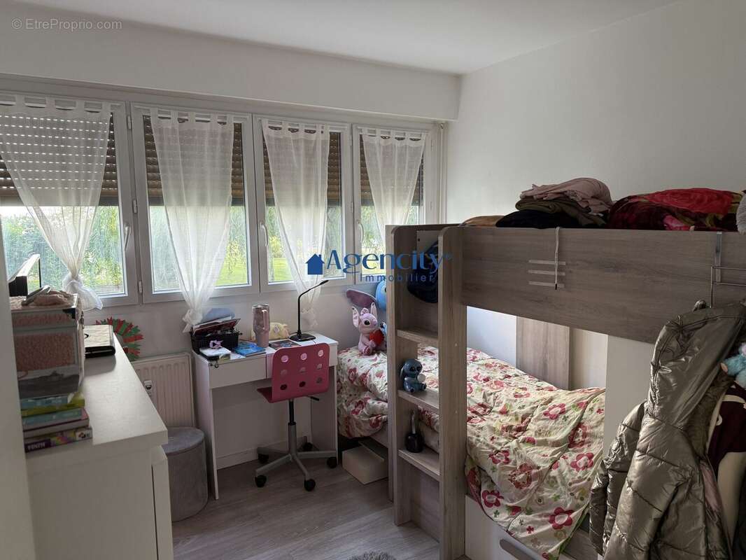 Chambre - Appartement à LE PLESSIS-TREVISE