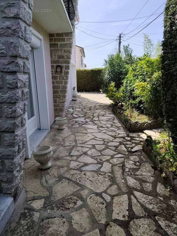 Maison à L'ISLE-D'ESPAGNAC