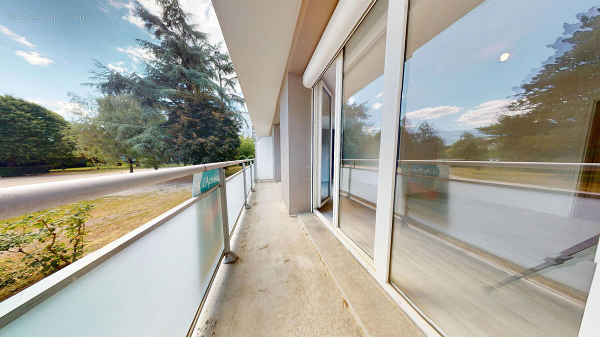Appartement à SAINT-MARTIN-D'HERES