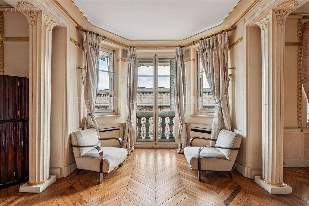 Appartement à PARIS-16E