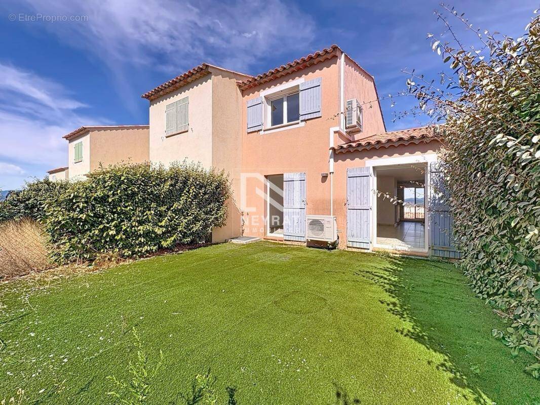 Maison à ROQUEBRUNE-SUR-ARGENS