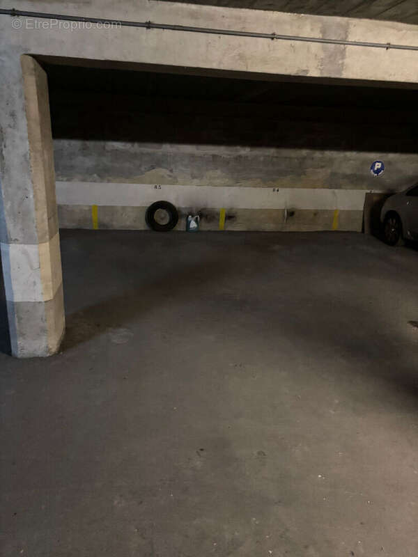Parking à CACHAN