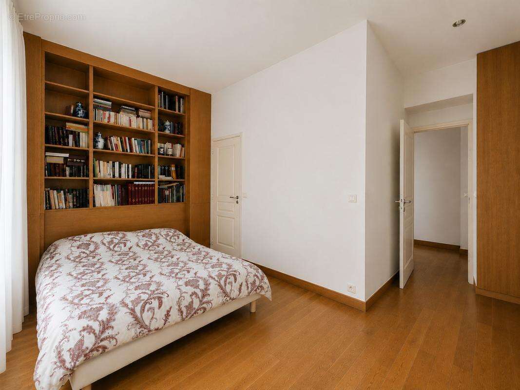 Appartement à PARIS-8E