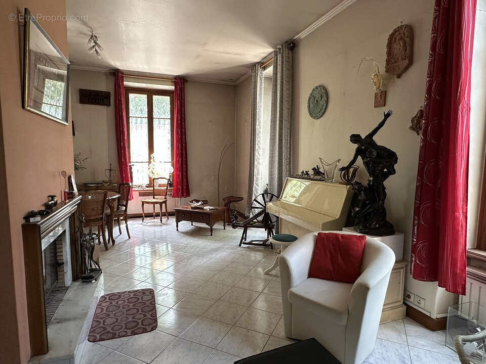 À vendre, moitié droite d’une magnifique maison de maître avec garage et jardin - photo 12