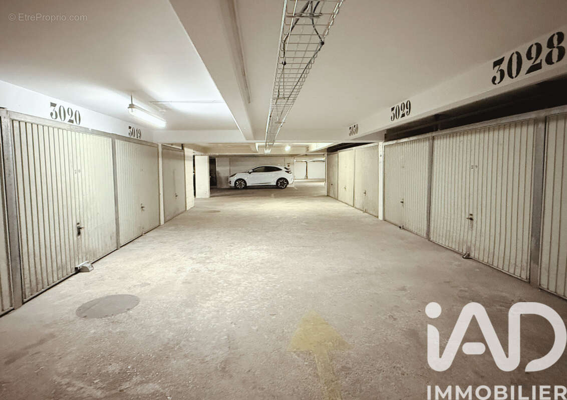 Photo 4 - Parking à PARIS-11E