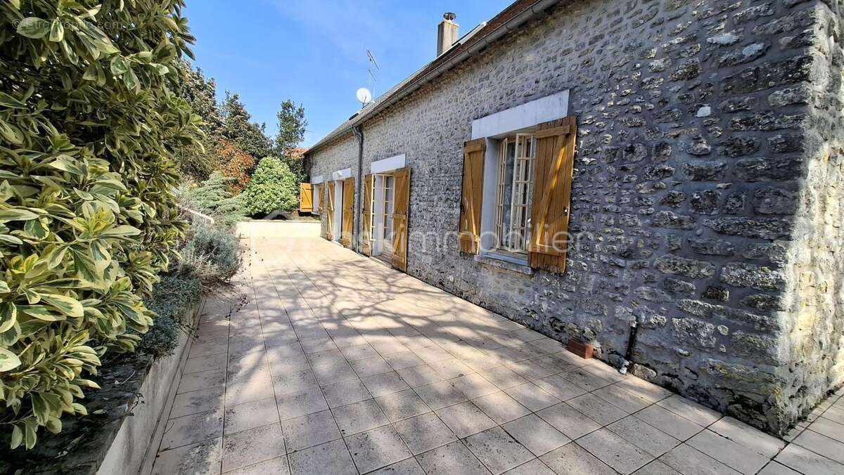 Une belle longere avec dependances - photo 22