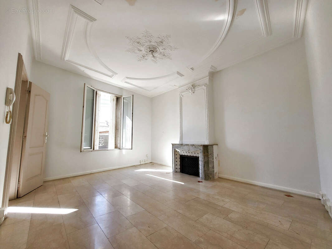 Maison à SAINT-LAURENT-D'AIGOUZE