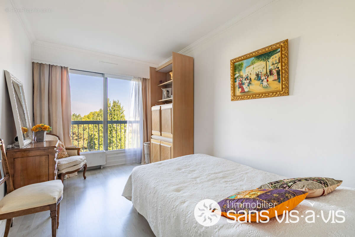 Appartement à COURBEVOIE