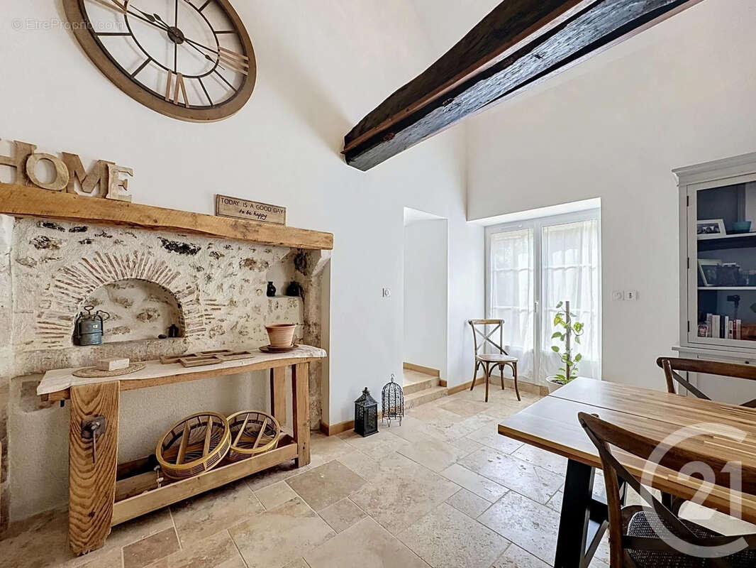 Maison 160 m² à Clery-Saint-Andre  - photo 4