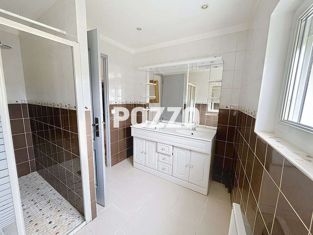 Maison à EQUEMAUVILLE