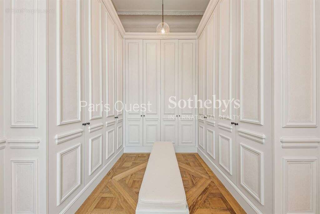 Appartement à PARIS-8E