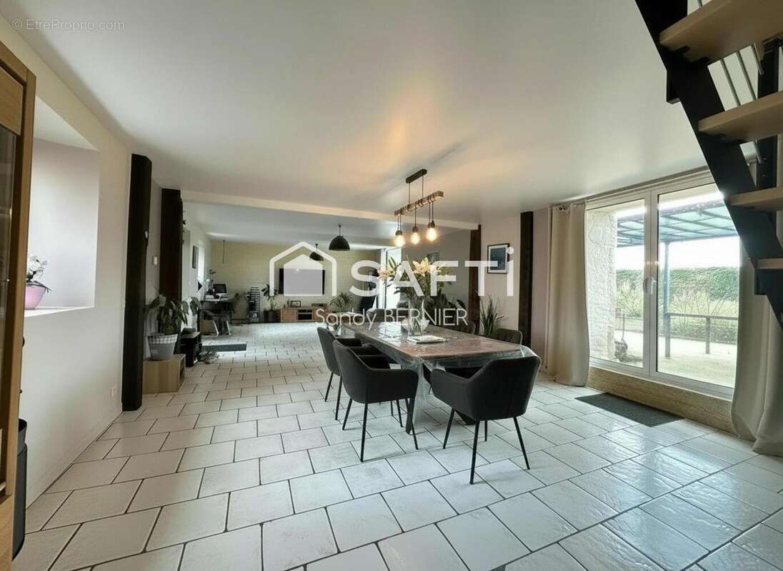 Maison 157 m² à La Puye  - photo 4