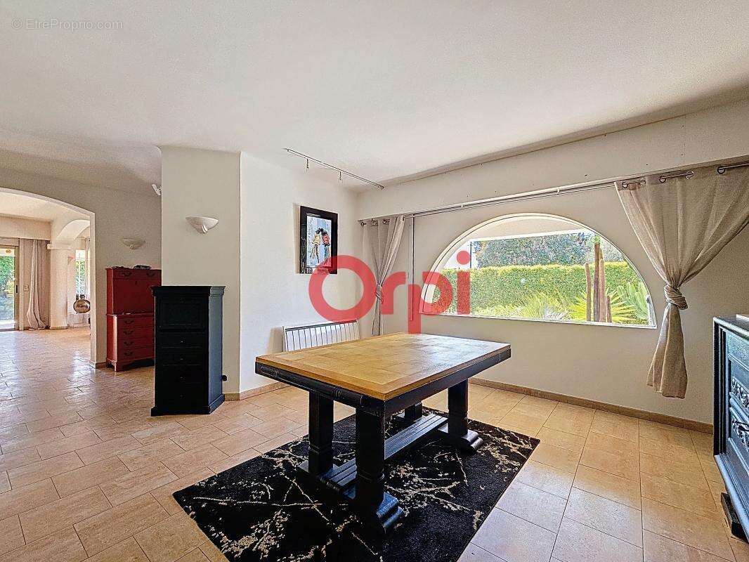 Maison à SIX-FOURS-LES-PLAGES