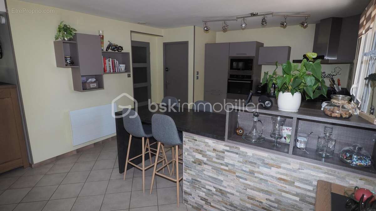 Maison à SAINT-JEAN-DE-LA-RUELLE