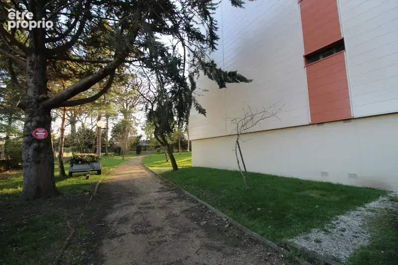 Appartement avec ASCENCEUR à vendre avec 3 CHAMBRES et 5 pièces LA ROCHE SUR YON (85) - photo 37
