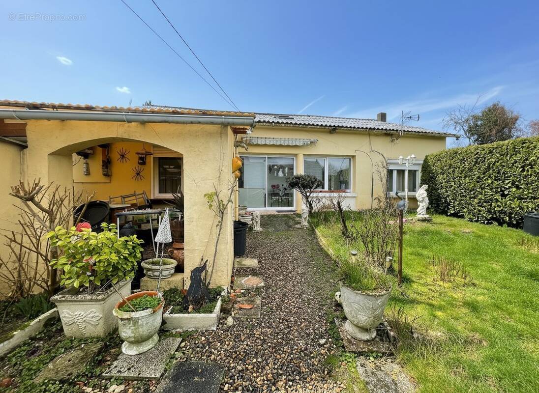 Maison à LANDIFAY-ET-BERTAIGNEMONT