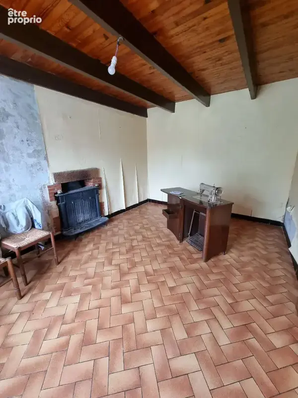 LOUARGAT, jolie longère en pierres avec dépendances et 3000 m2 de terrain - photo 3