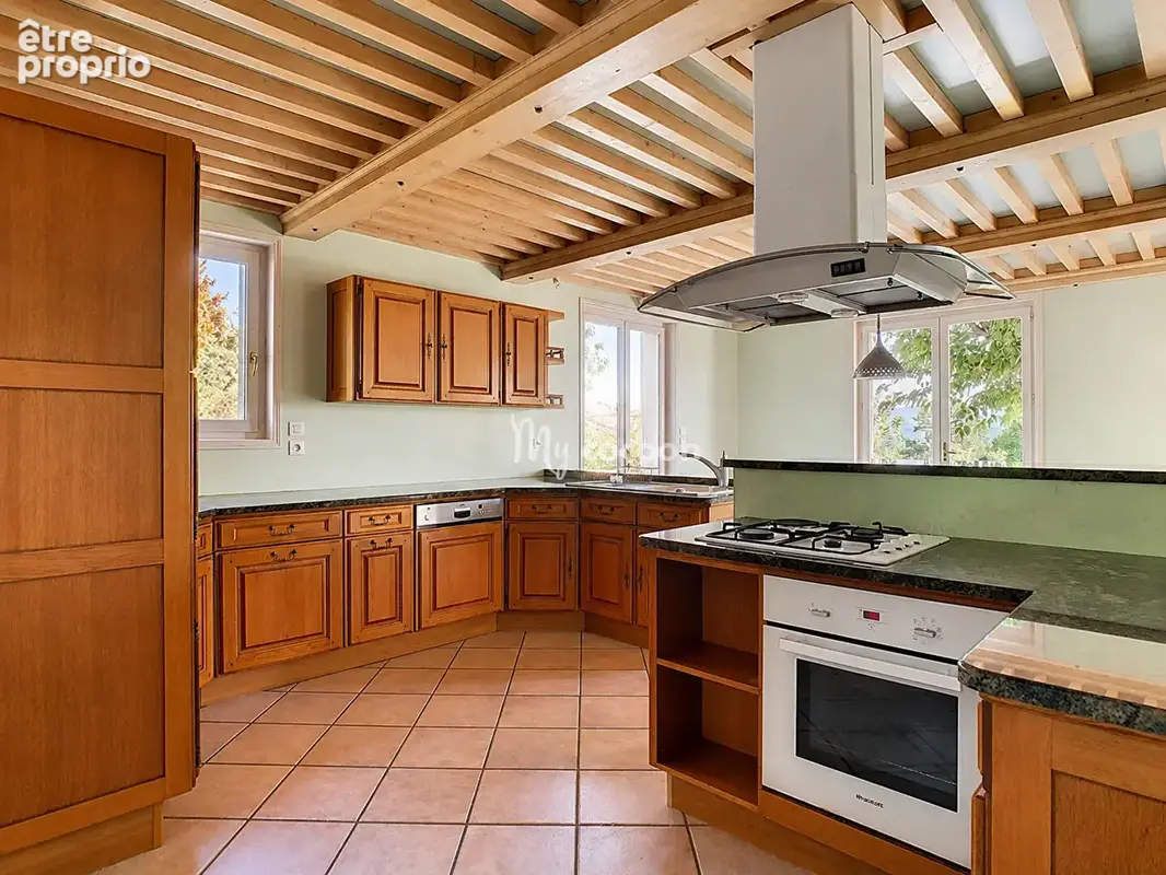 Maison - T6 - 200 m² - photo 8