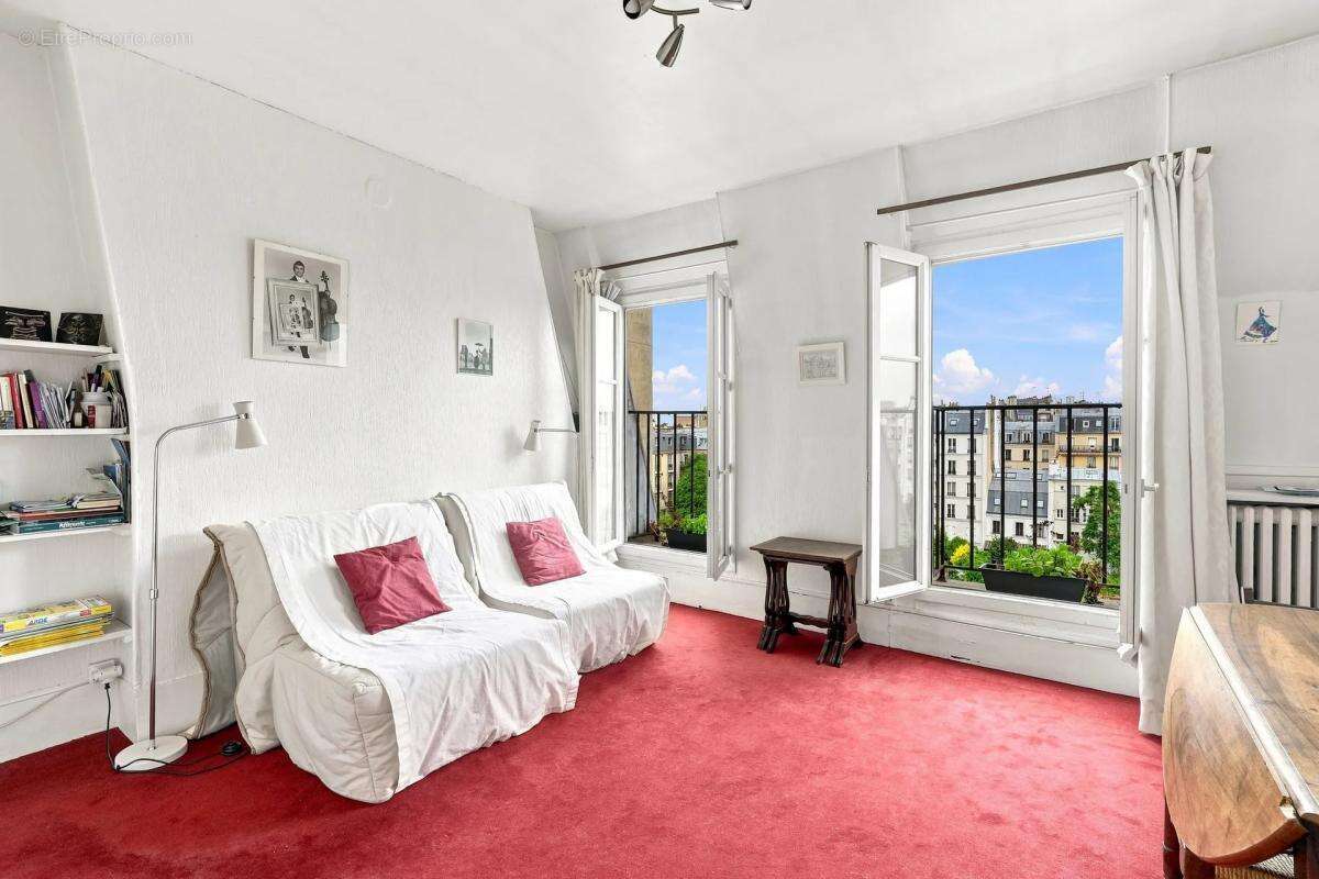 PARIS 17 - STUDIO de 25 m² en dernier étage - photo 2