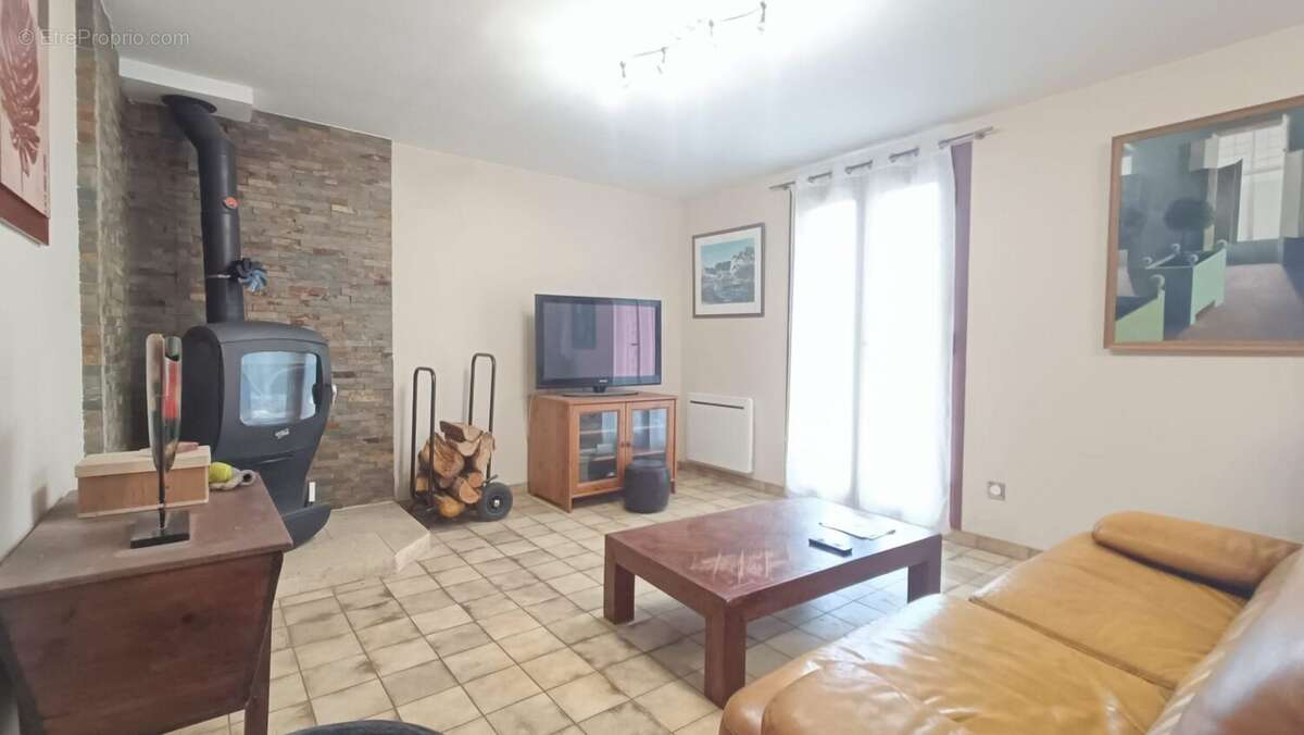 Maison à SAINT-DENIS-DE-L'HOTEL