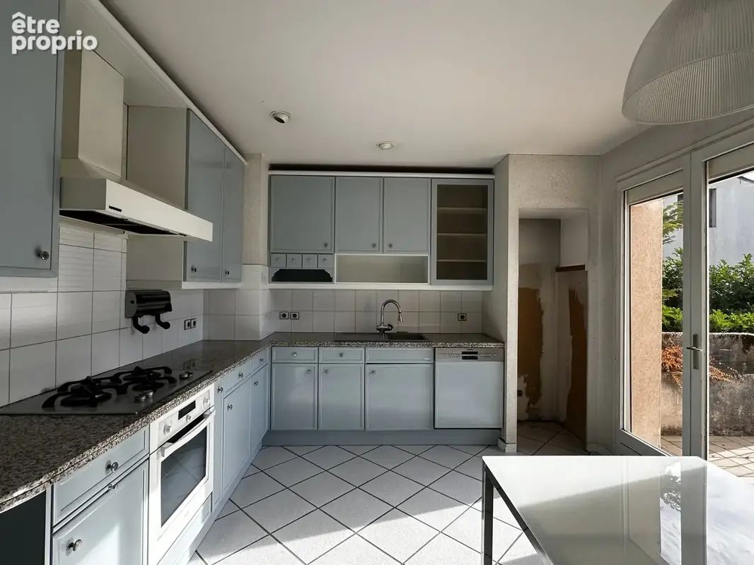 Maison comprenant un terrain divisible et constructible - photo 4