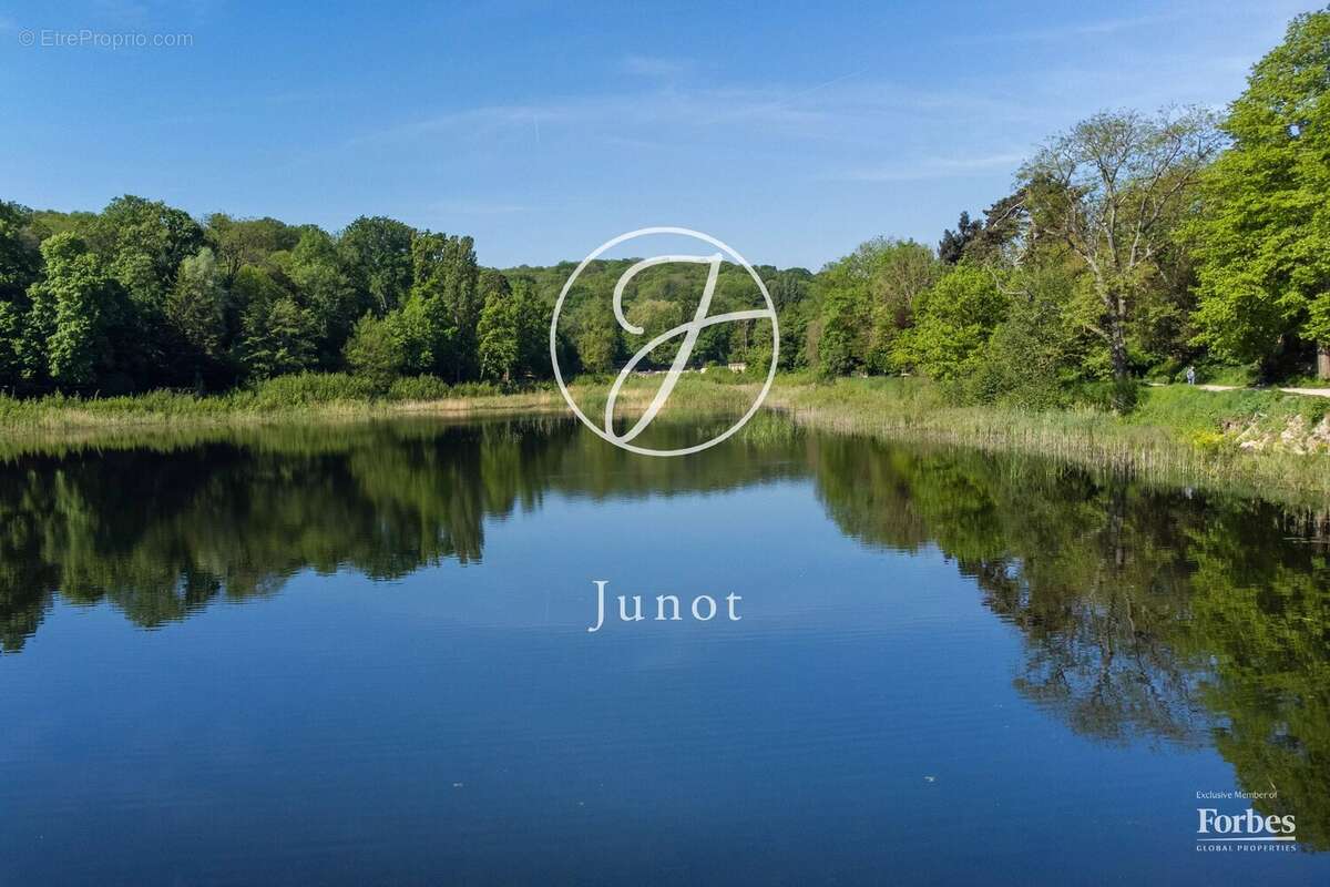 Terrain à VILLE-D'AVRAY