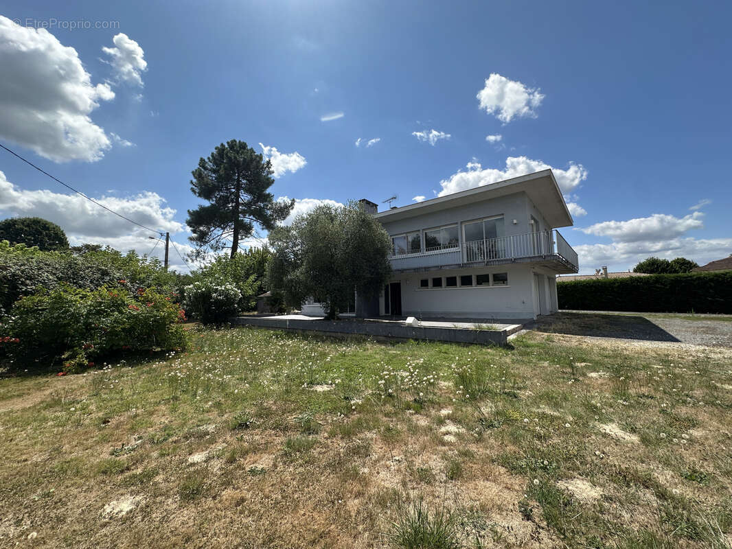 Roquefort rive gauche - maison familiale avec piscine et terrain - photo 6