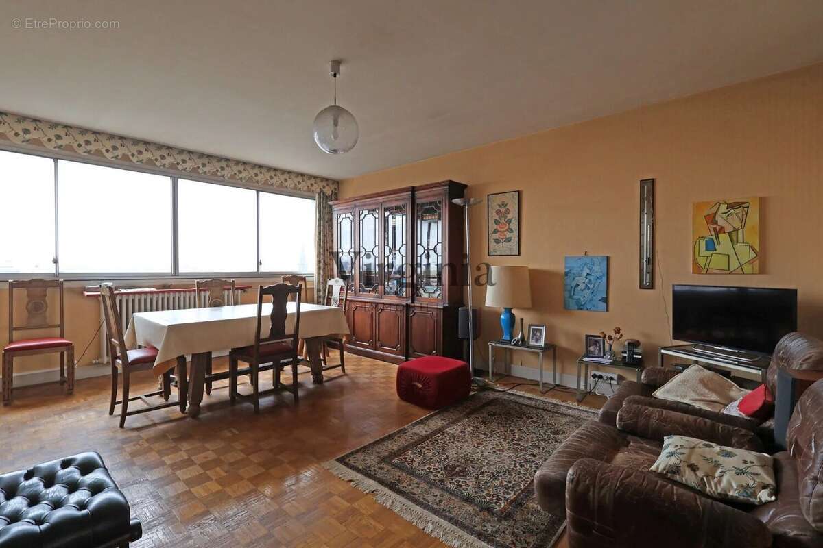 Appartement à CHARENTON-LE-PONT