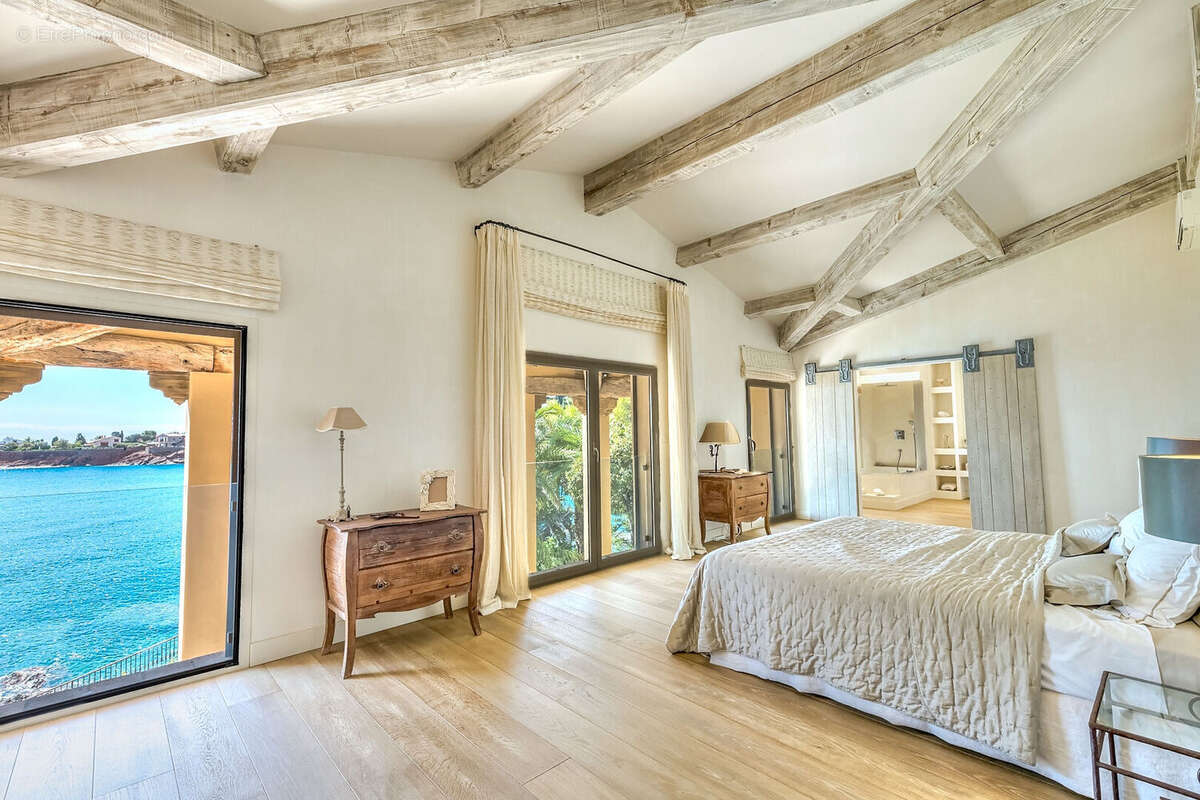 Superbe villa pieds dans l' eau avec acces prive a la plage - photo 8