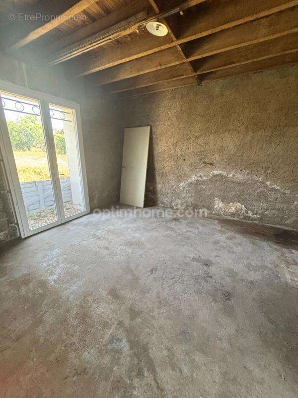 Maison 8 pièces à rénover de 200 m² avec permis accepté pour création de 2 logements – Moulidars (16290) - photo 10