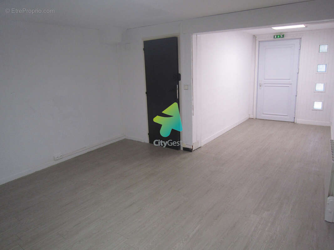 Villa polyvalente de 180 m2 avec locaux commerciaux et habitation - photo 19