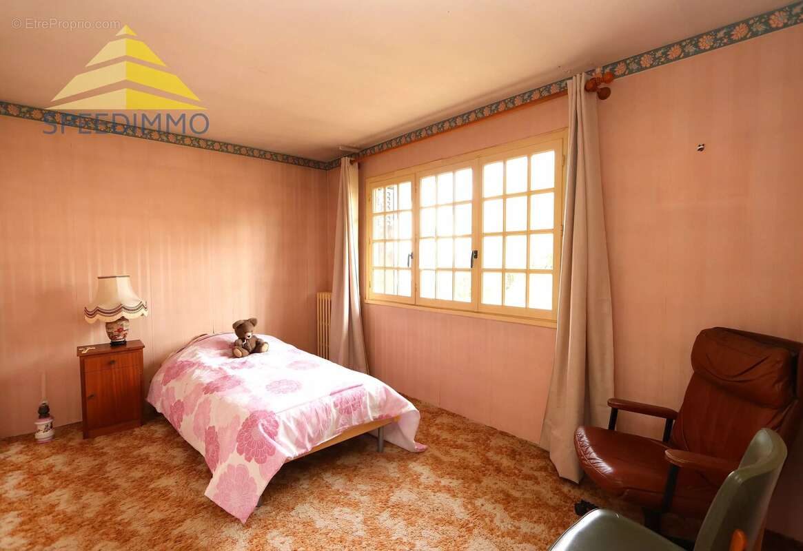 Maison à MANDRES-LES-ROSES