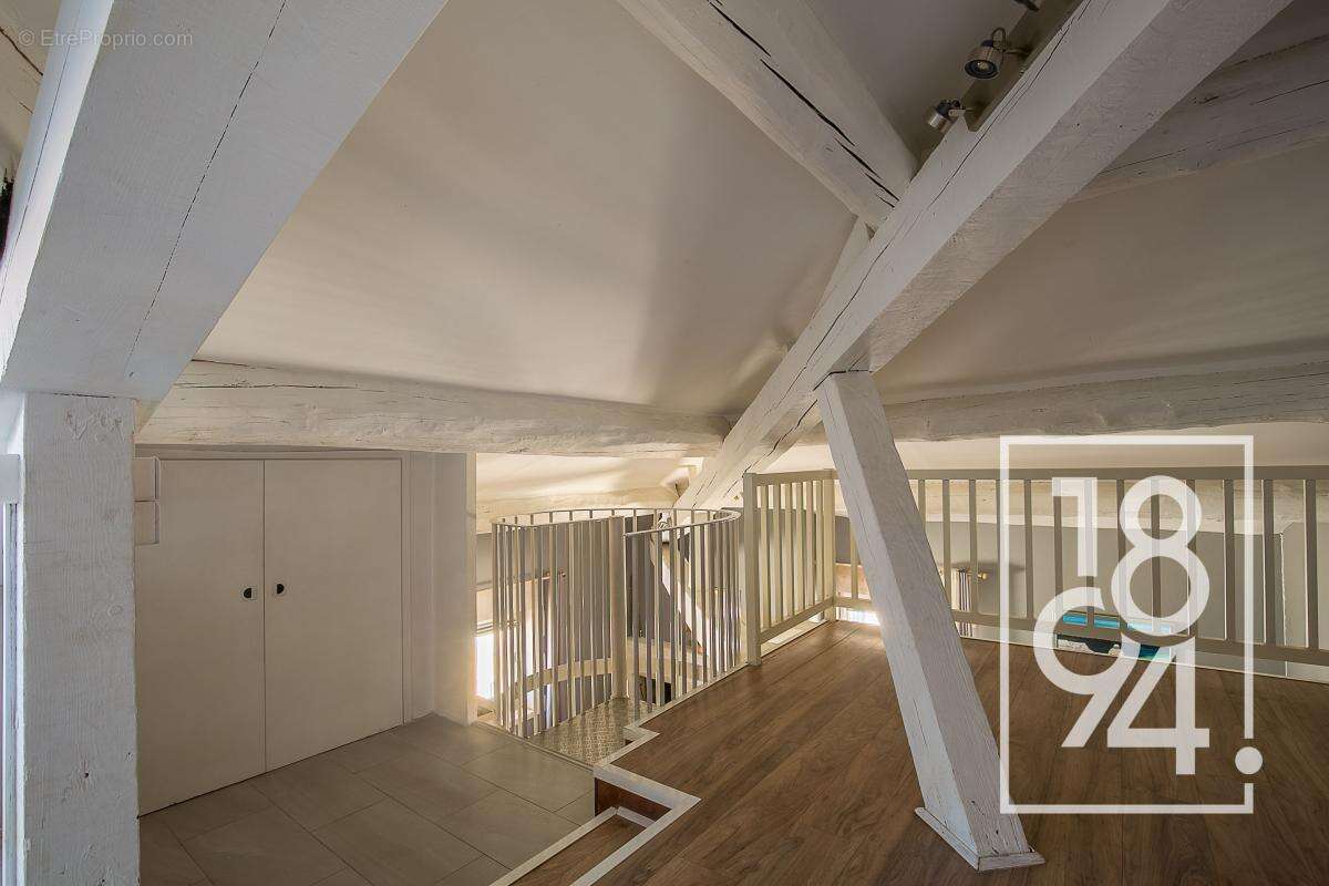 Appartement à MARSEILLE-1E