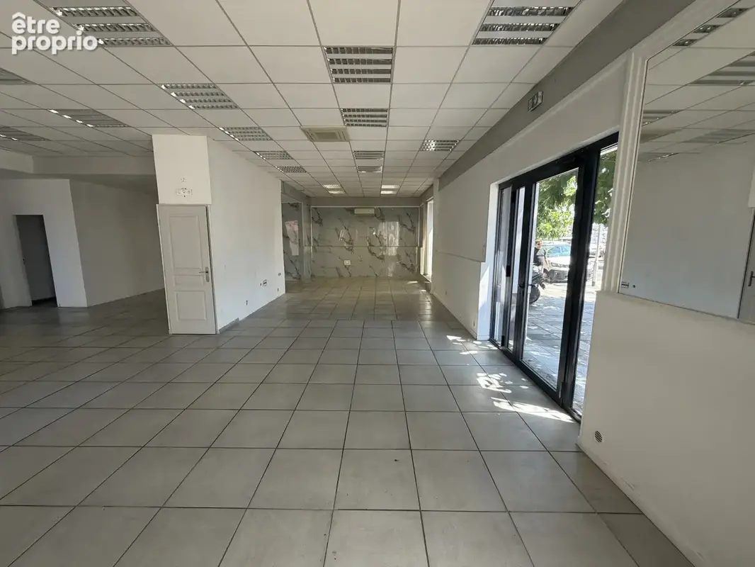 Local commercial 105 cours napoléon - photo 3