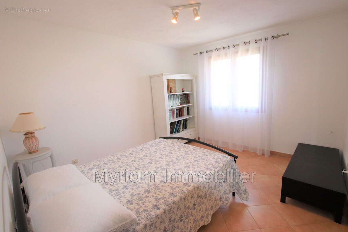 Maison 265 m² à Peymeinade  - photo 9