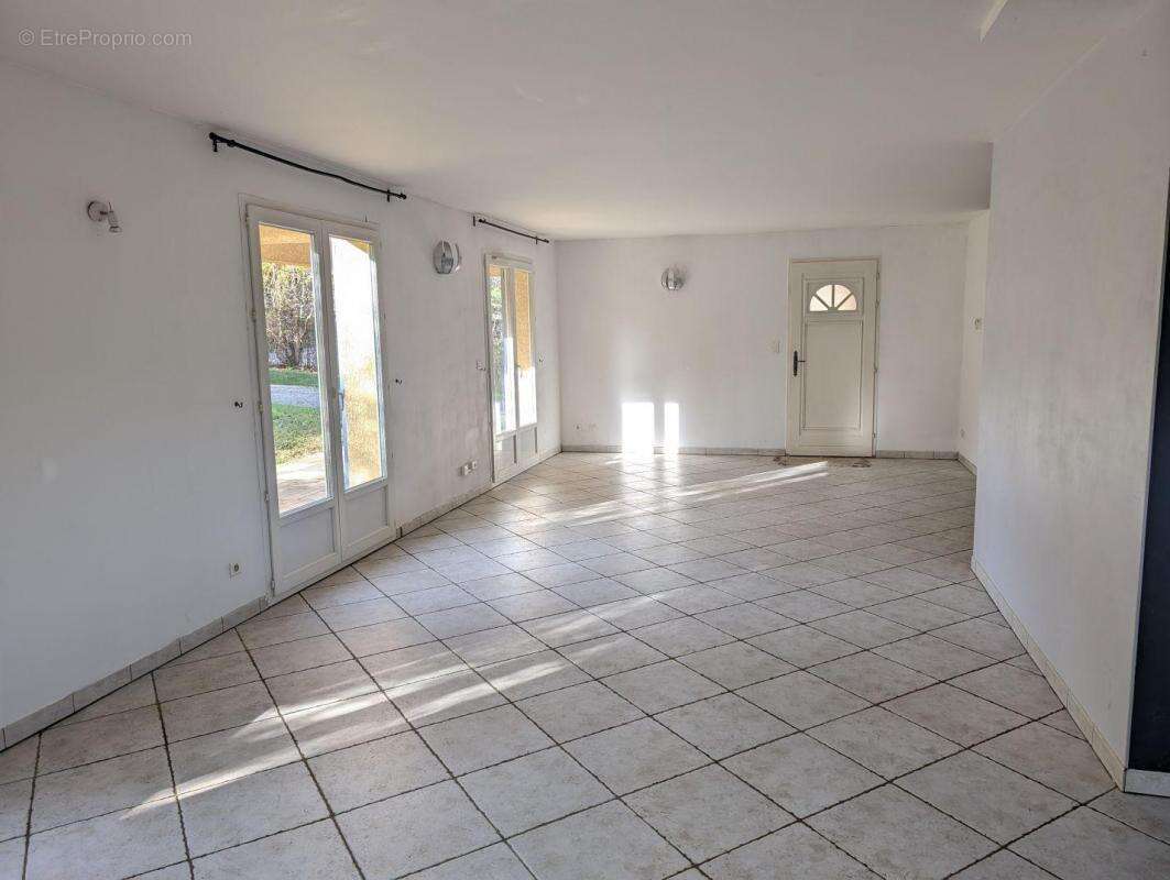 Maison à SAINT-PIERRE-LA-PALUD