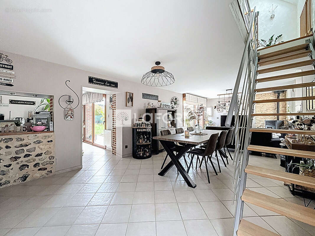 Maison à LA CROIX-SAINT-LEUFROY