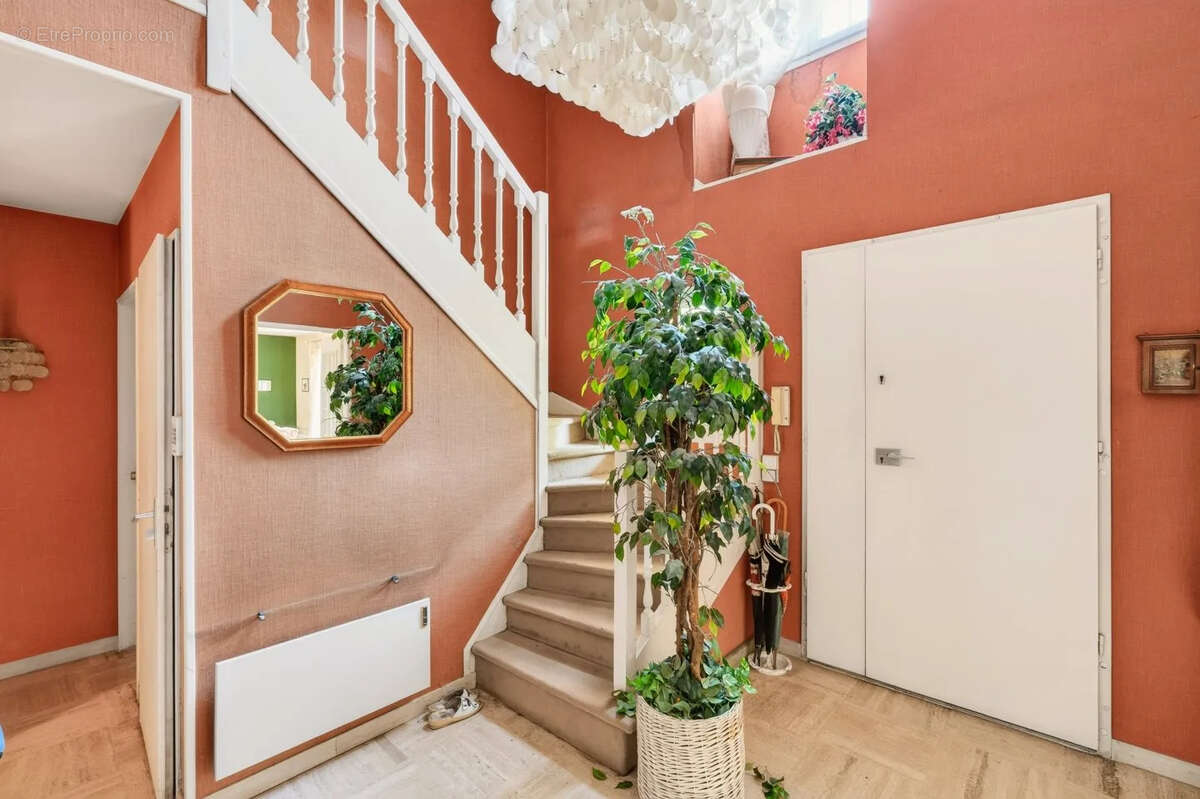 Les loges-en-josas - Belle Maison de 190m2 sur un terrain de 1225m2 - photo 8