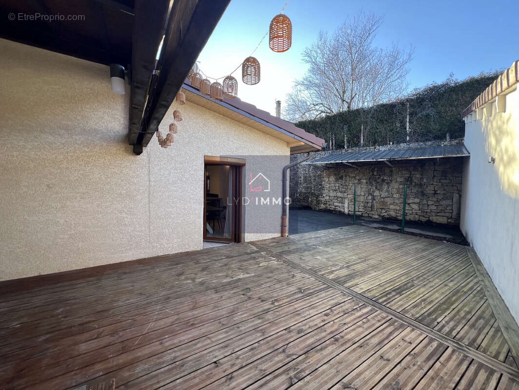 Appartement T3 avec grande terrasse - photo 2