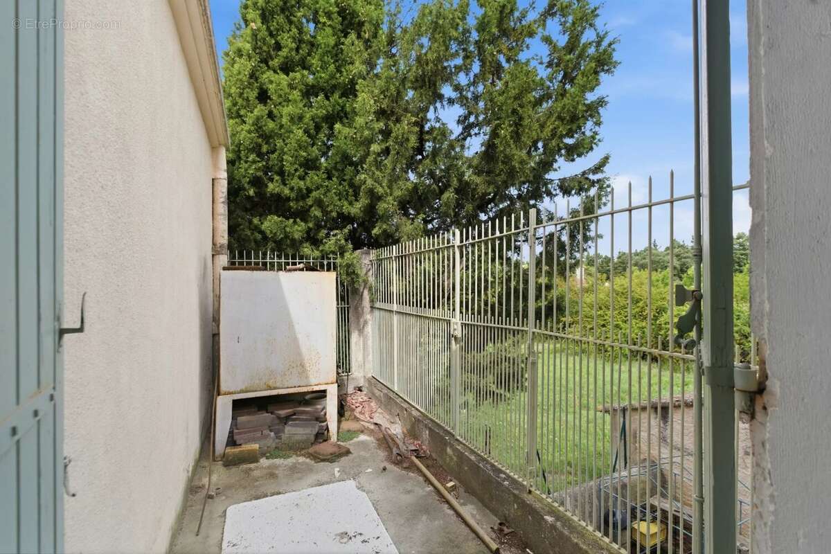 Maison à MOURIES