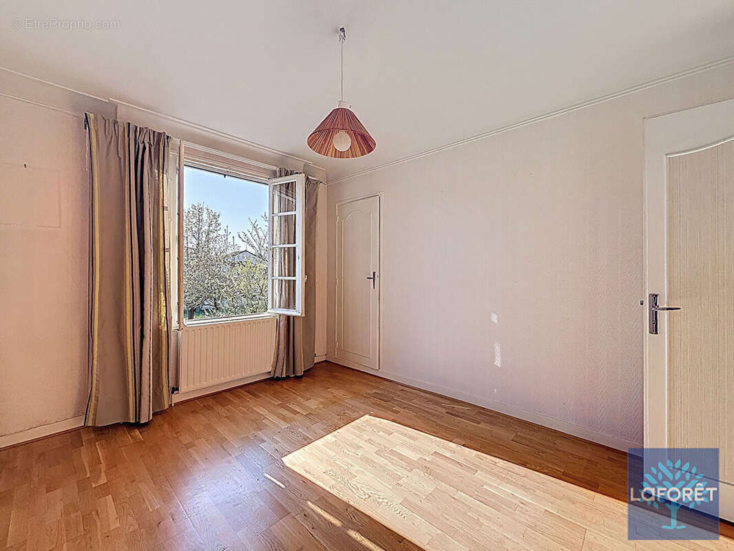 Maison à VIGNEUX-SUR-SEINE