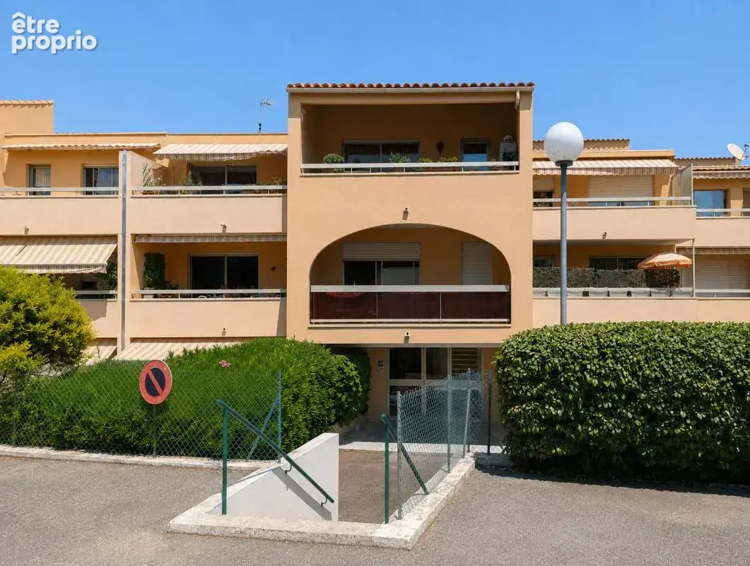 Dernier étage, terrasse, piscine, garage et cave - photo 2