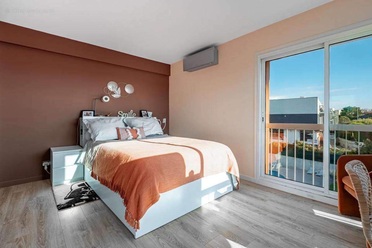 Appartement à SAINT-LAURENT-DU-VAR