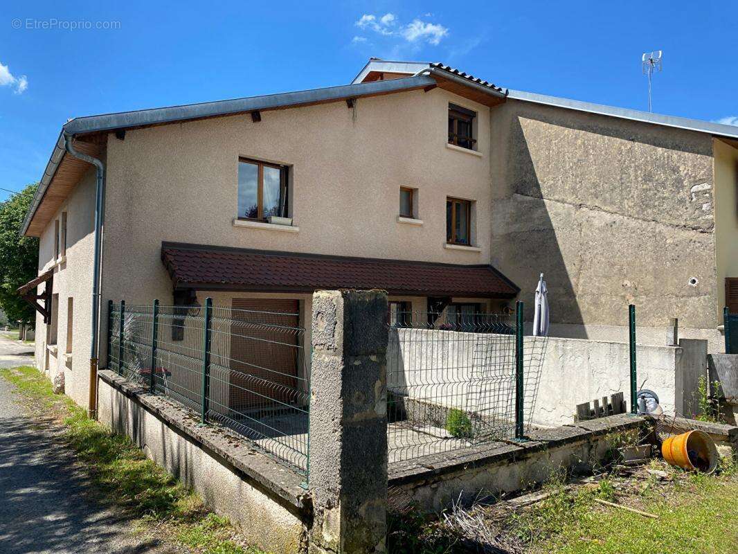 Appartement à VIEU-D'IZENAVE