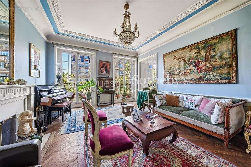 Appartement à NEUILLY-SUR-SEINE