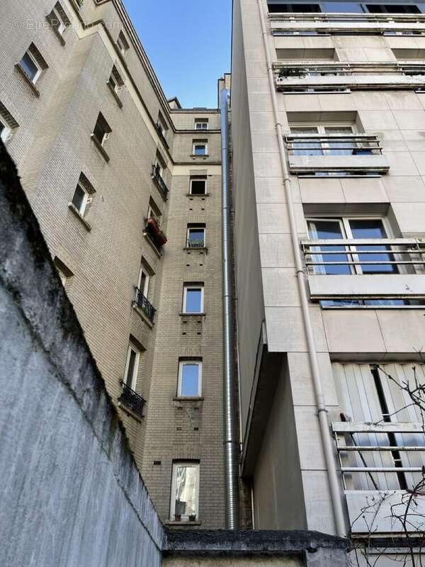 Autre à PARIS-20E