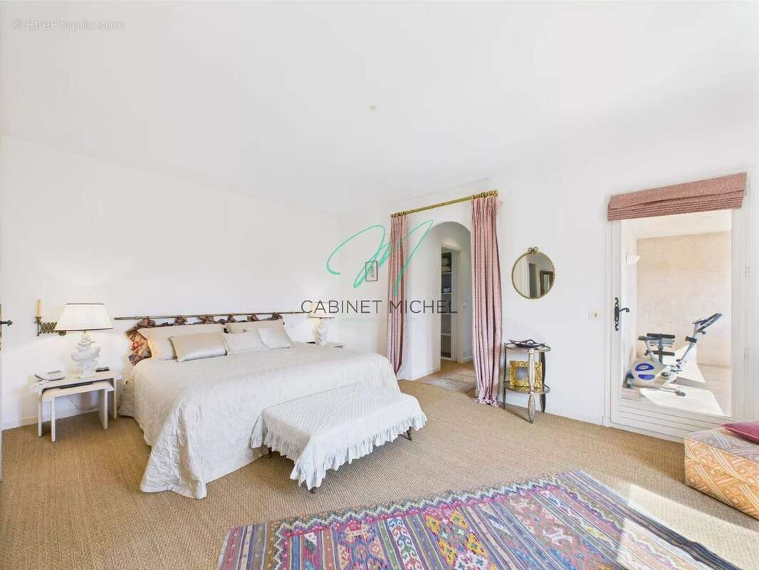 Maison à ROQUEFORT-LES-PINS